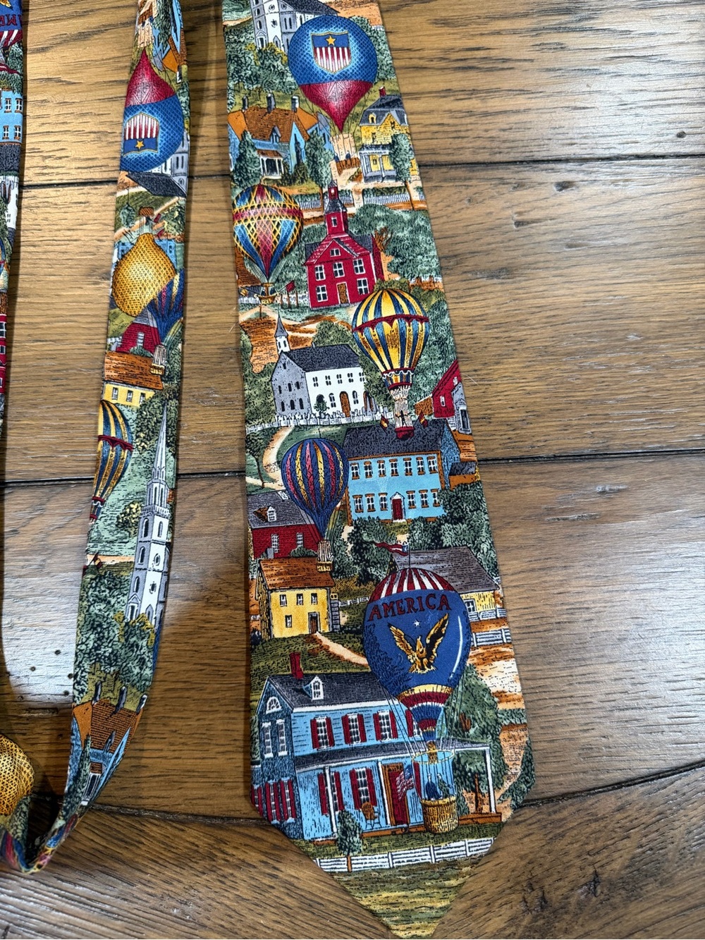 Van Heusen America Scenic Hot Air Balloon Silk Tie in Red, Blue, Yellow, Green - Picture 2 of 11